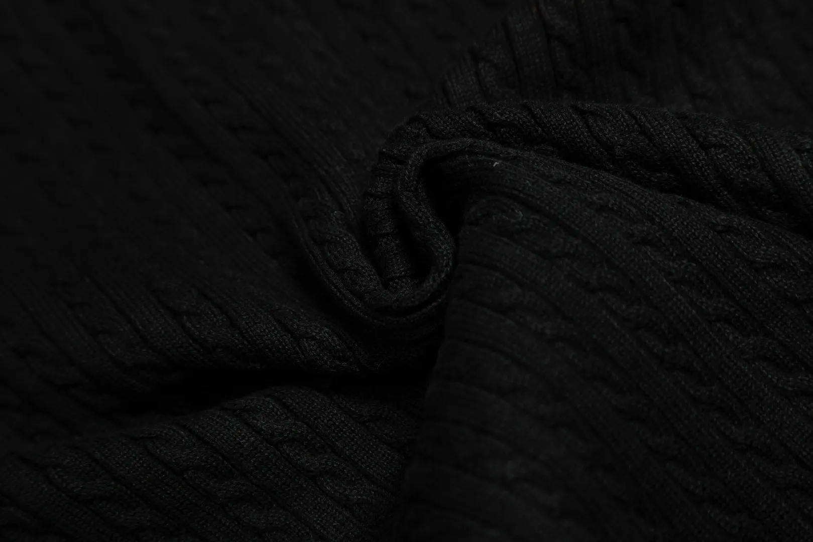 P310 Top quality" Style number: DS501# (not off the shelves all year round) [Ralph Lauren small twist solid color pony embroidered logo full zipper hooded jacket] ✅Ralph Lauren old money style classic basic versatile goddess style small twist zipper hooded jacket ✅Main supplier platform live broadcast Wholesale entity Replenish when out of stock Not off the shelf ✅ZP quality 1:1 version Scan the code to enter the GF website Counter quality ✅Customized zipper color is the same The full zipper stitching hood is very complicated. The small twist process takes a long time and the cost is extremely high. ✅The quality of the details is the only one in Guangzhou. Imported quality cotton yarn, focusing on high-end, cost-effective, good quality. Needless to say, the goddess’s upper body is really amazing, so sweet, so beautiful. This coat is really good-looking. Navy blue, apricot, pink, yellow, purple, light blue, Chinese red